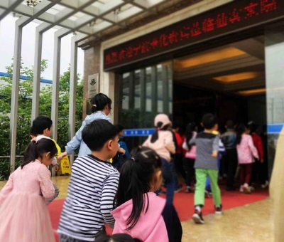 小學(xué)生組團“攻陷”仙客來靈芝工業(yè)園區(qū)！