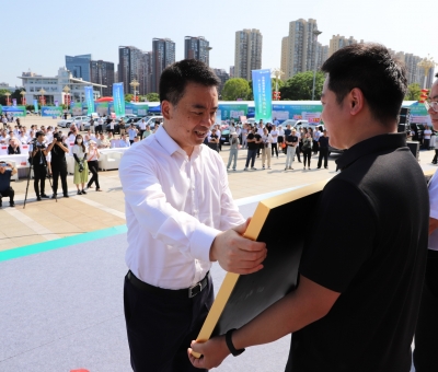 守正創(chuàng)新 不懈前行 仙客來正式獲授"中華老字號(hào)"牌匾